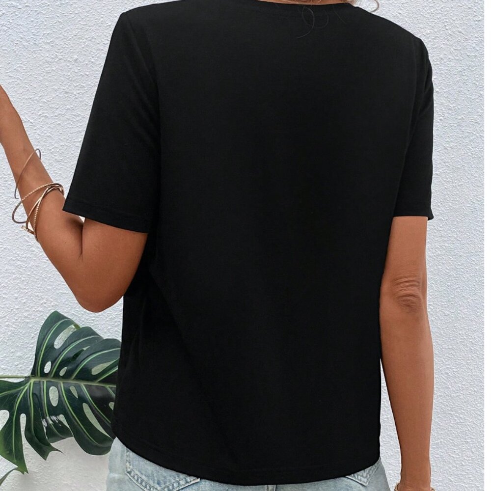 😭 KISS ME Black Sequin Lips Tee Shirt Valentines day - Picture 6 of 6